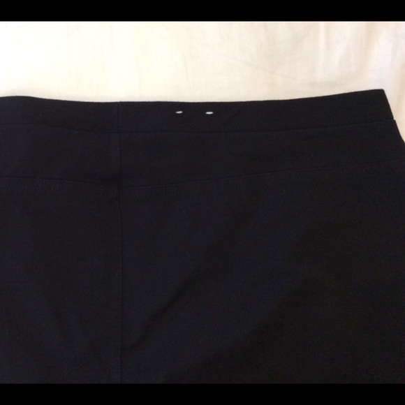 Woman’s embroidered leggings - Picture 4 of 5